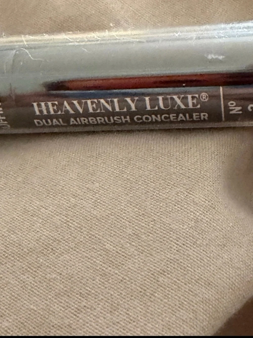 It cosmetics Dual Airbrush Concealer — new in package